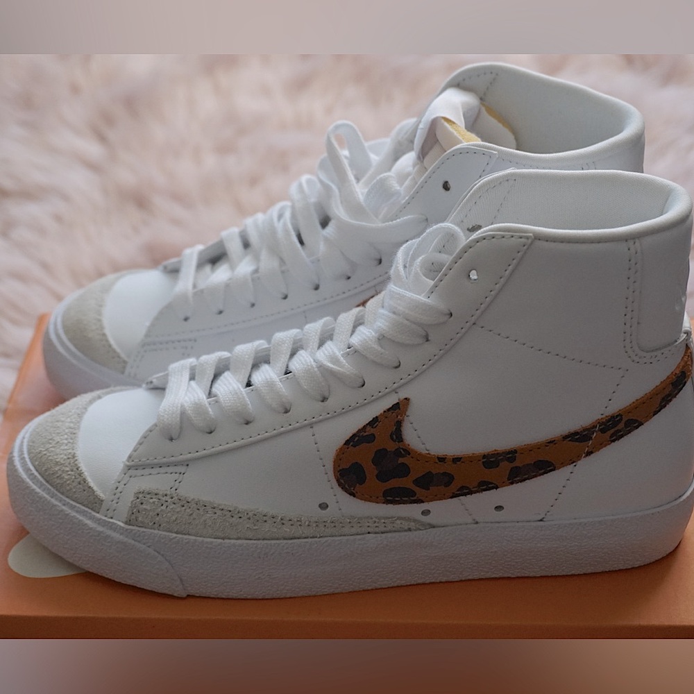 🔵  Wmns White-Leopard Nike Blazers. Size 6